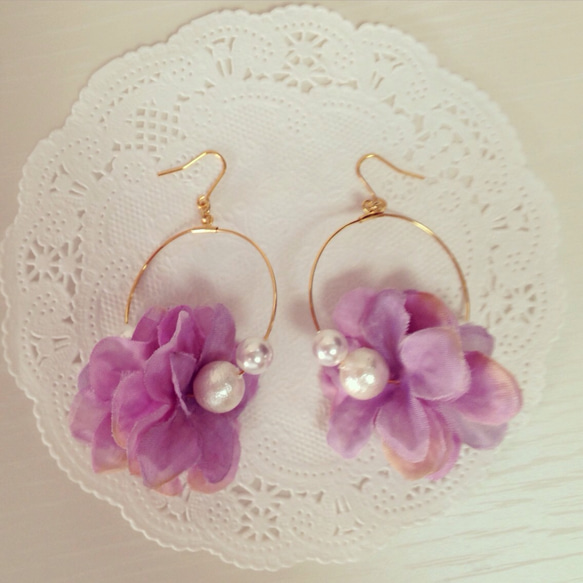 繡球花和珍珠圈耳環紫色 第3張的照片