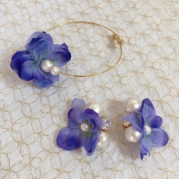 繡球花和棉花珍珠鐲子藍色 第3張的照片