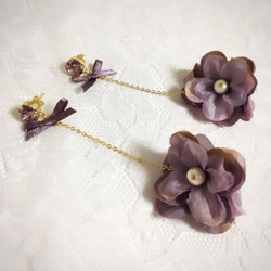 繡球花和珠寶的鍊式耳環 第4張的照片
