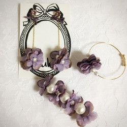 繡球花和珠寶的鍊式耳環 第5張的照片