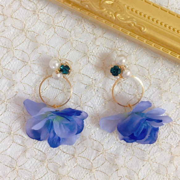 Flirted花瓣流蘇×珍珠寶石耳環海軍藍 第1張的照片