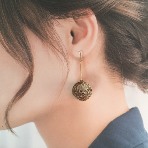 タティングレース【ボール】ベージュ/ピアス／イヤリング ピアス