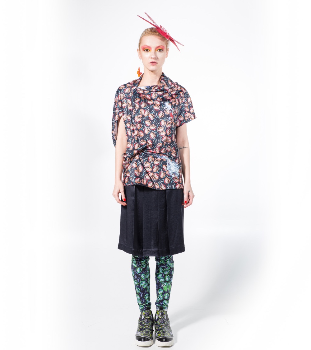 バタフライプリントTシャツ