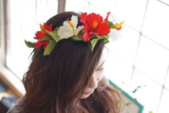 ハイビスカス（レッドxホワイト）花冠♡リゾート花かんむり♡ 新娘頭飾