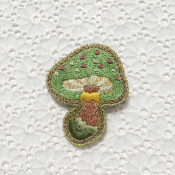 きのこの刺繍ブローチ 1枚目の画像