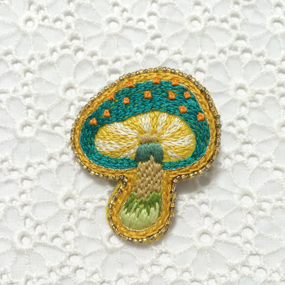 ＊きのこ ✿＊　刺繍ブローチ きのこ刺繍ブローチ(青) - petit panier'S GALLERY | minne byGMO