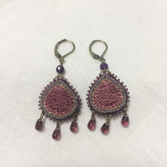 「刺繍ジュエリーのドロップピアス」 1枚目の画像