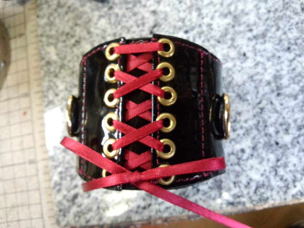 エナメルコルセットバングルブラック