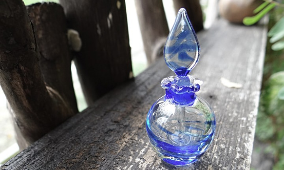 卷雲。琉璃香氛瓶 / Lampwork purfume bottle / Glass hollow vessel 第1張的照片