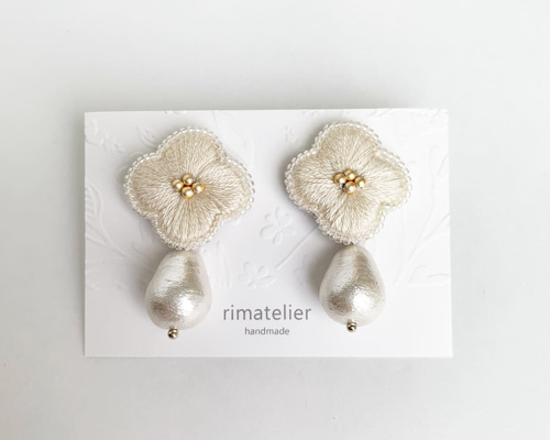 hana-shizuku 刺繍とビーズのイヤリング〈アイボリー〉 イヤリング