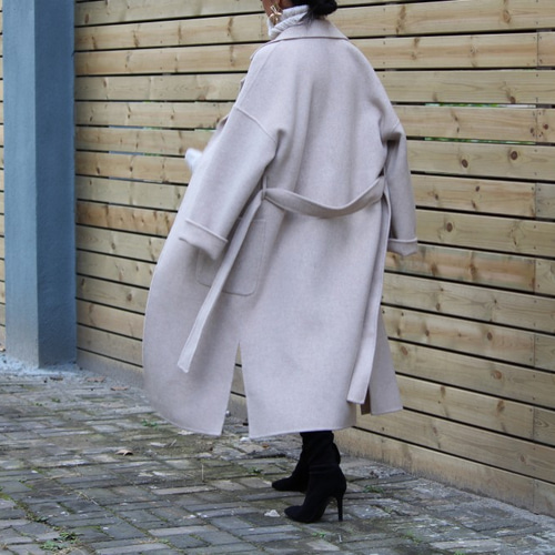 クリームベージュのダブルフェイスのカシミヤ混ウールのコート