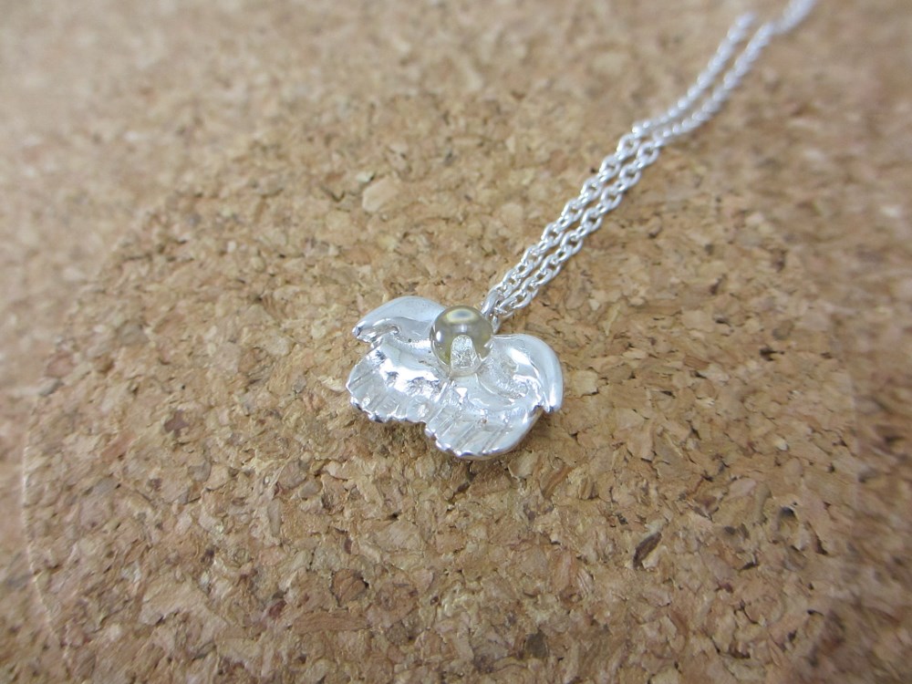 "守る"　ネックレス