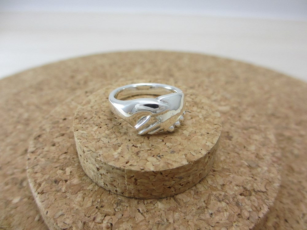 ”握手”　リング