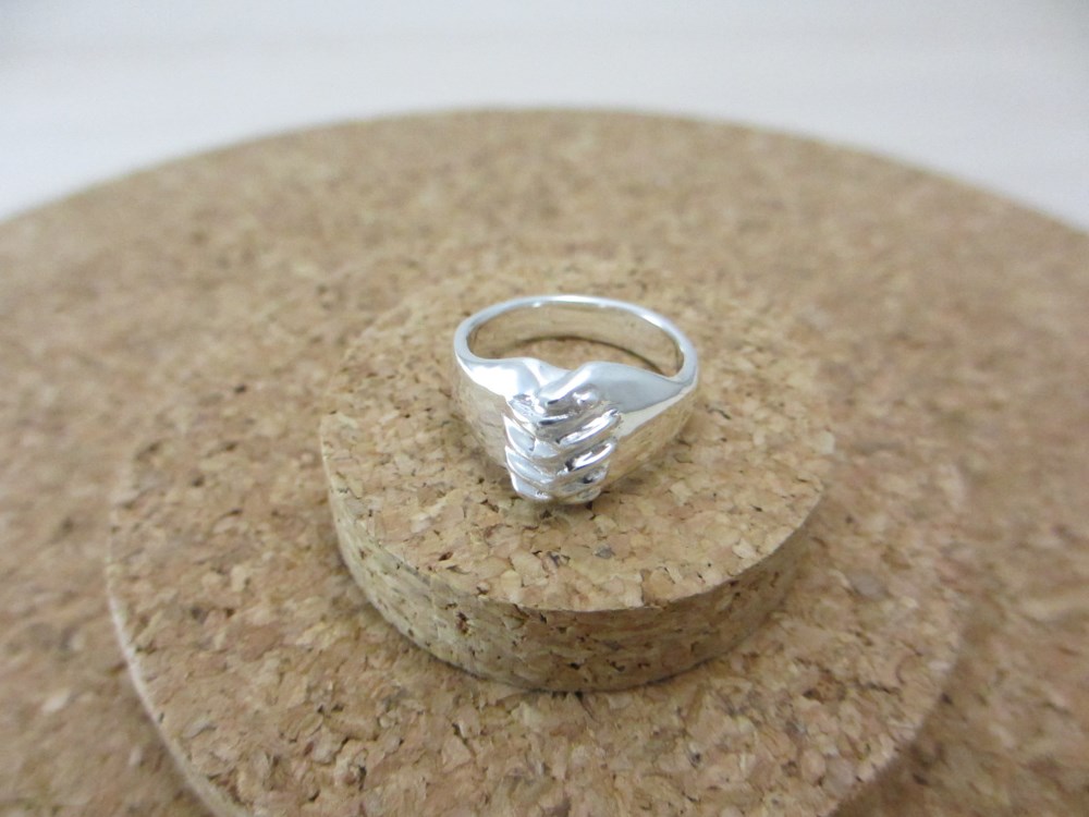 ”手をつなぐ”　リング