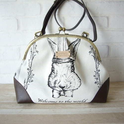 アリス　うさぎ　ショルダーバッグ ふしぎの国のアリスシリーズ 白うさぎのハートデザインショルダー
