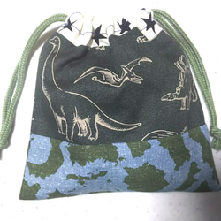 ☆入園入学グッズ☆ 男の子大好き‼️恐竜・星柄グリーンホワイトのレッスンバッグ＆コップ袋セット 5枚目の画像