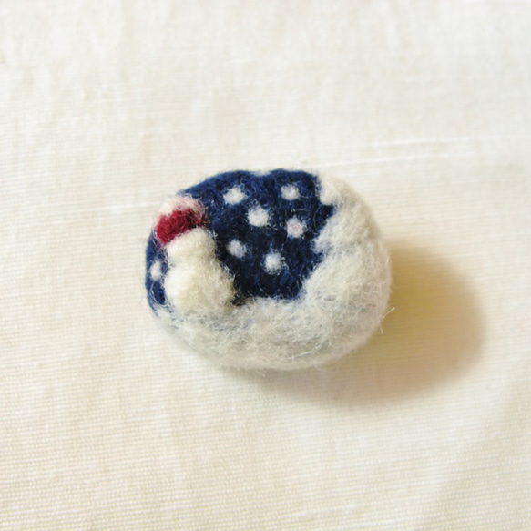 フェルト刺繍のブローチ 雪降る夜に(FAB-001-S) ブローチ Atelier F  