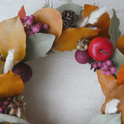 秋色　りんごと木の実のリース 3枚目の画像