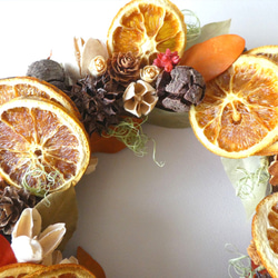 実りの秋　オレンジと木の実のリース 3枚目の画像