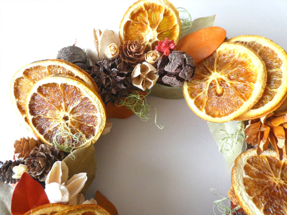 実りの秋　オレンジと木の実のリース 3枚目の画像