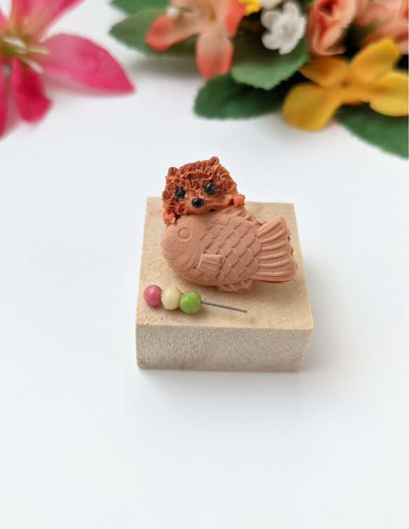 樹脂粘土犬　ミニチュア和菓子 たい焼き  ポメラニアン置物 犬置物 1枚目の画像