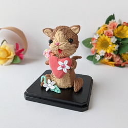 セール はちわれ猫 はちわれ猫　猫置物 キラキラお花とハートの猫人形　インテリア　粘土 2枚目の画像