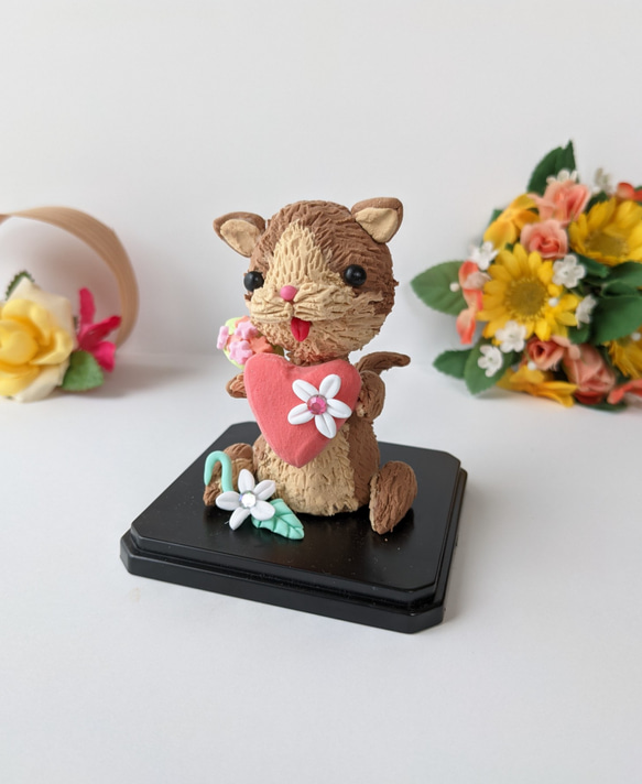 セール はちわれ猫 はちわれ猫　猫置物 キラキラお花とハートの猫人形　インテリア　粘土 2枚目の画像