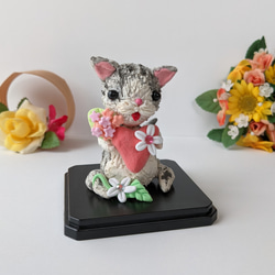 セール 猫置物 猫人形　キラキラお花とハートの愛猫　インテリア　粘土 3枚目の画像