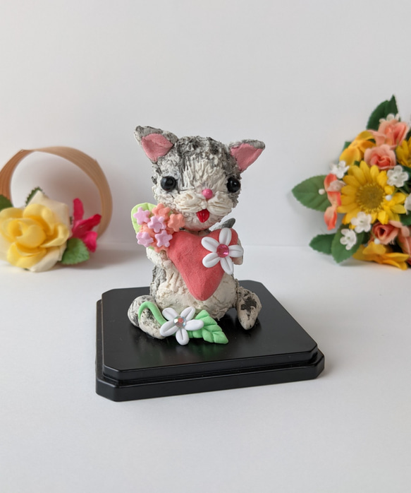 セール 猫置物 猫人形　キラキラお花とハートの愛猫　インテリア　粘土 3枚目の画像