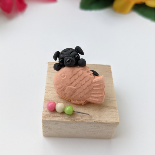 樹脂粘土犬 ミニチュア和菓子 たい焼き ミニチュア雑貨 黒パグ置物 犬 