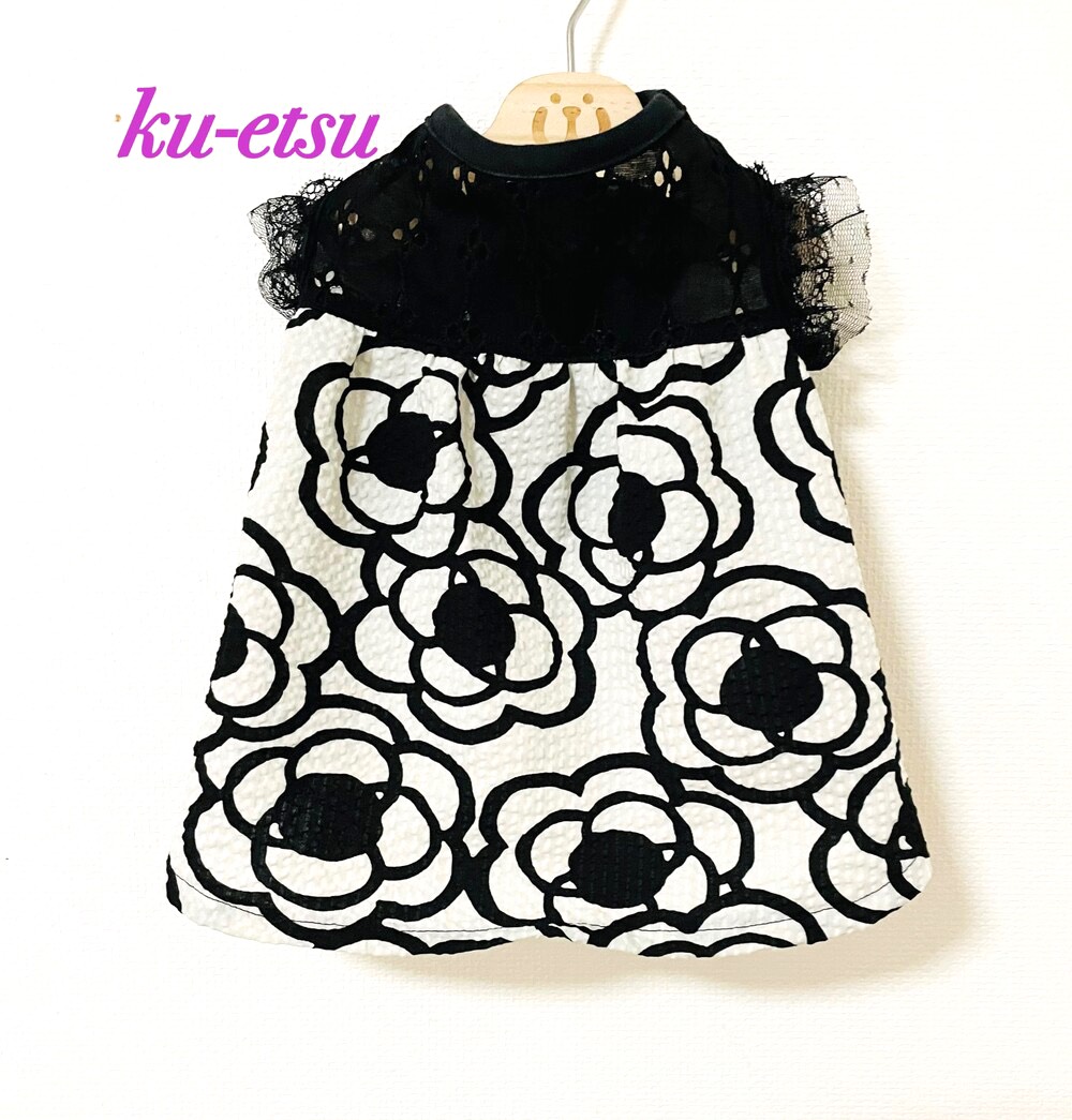 ブラックレースニット×リップル生地カメリア模様 ペット服・アクセサリー ku-etsu 通販 11892016｜Creema(クリーマ)