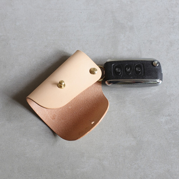 Minimal原色手染植鞣牛皮革手工純銅五金車用晶片鑰匙包 第2張的照片