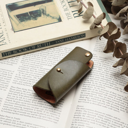 Minimal晨樹綠手染植鞣牛皮革手工純銅五金鑰匙包 第3張的照片