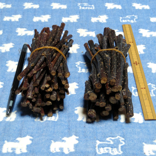 ロングタイプ75g20本前後、乾燥梨の木、小動物デグーハムスターおもちゃかじり木 大量75g、48本、梨の木、小動物、デグーハムスター小鳥.歯磨き