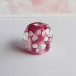 とんぼ玉　白い紫陽花(ピンク) 2枚目の画像