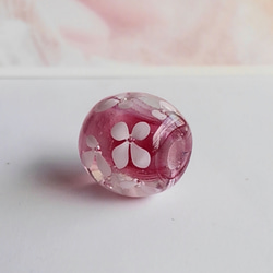とんぼ玉　白い紫陽花(ピンク) 4枚目の画像