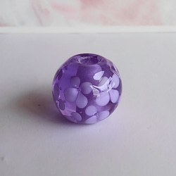 とんぼ玉　アジサイ色の紫陽花 1枚目の画像
