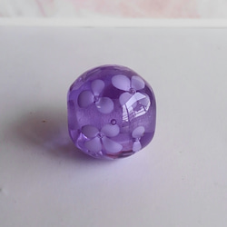 とんぼ玉　アジサイ色の紫陽花 2枚目の画像