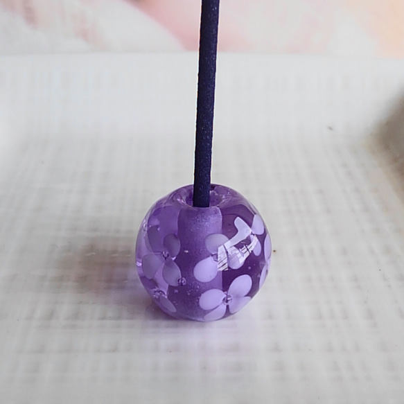 とんぼ玉　アジサイ色の紫陽花 5枚目の画像