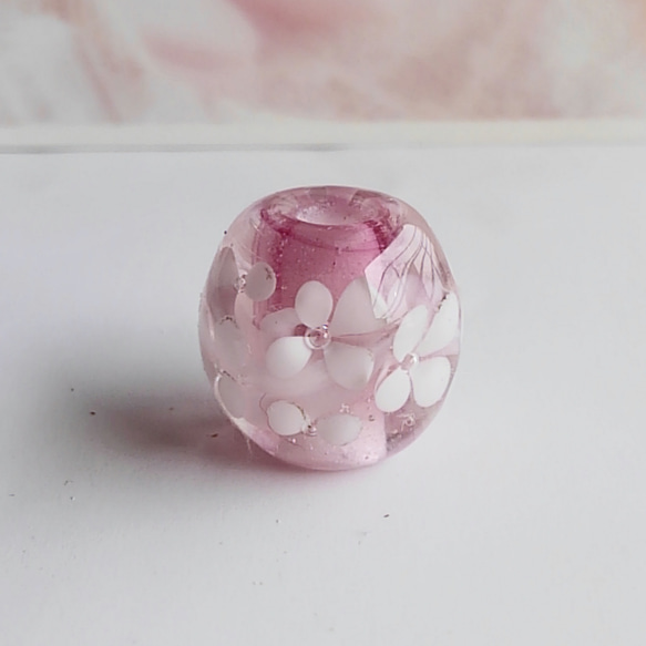 とんぼ玉　白い紫陽花(淡いピンク) 1枚目の画像