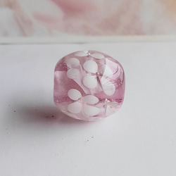 とんぼ玉　白い紫陽花(淡いピンク) 3枚目の画像