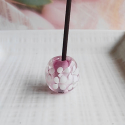 とんぼ玉　白い紫陽花(淡いピンク) 5枚目の画像