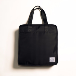 SYNARK 防水黑膠托特包 黑色 全封式設計 手提袋 肩背包 可容納15.6吋筆電 簡約俐落 質感百搭 第3張的照片