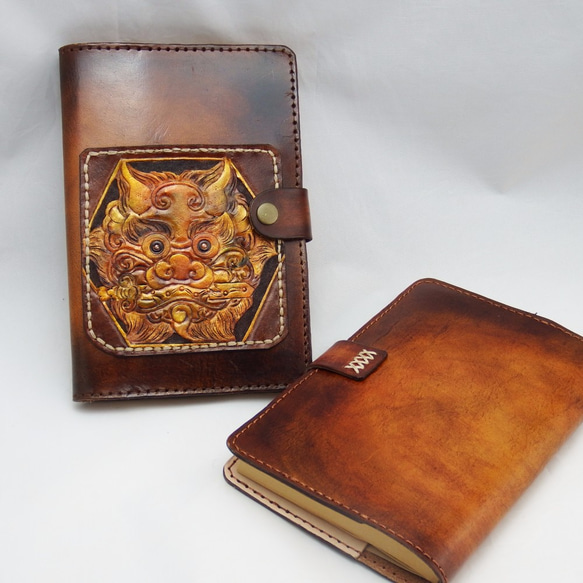 手作りの革の彫刻-革のノート、本、ブックカバー 4枚目の画像