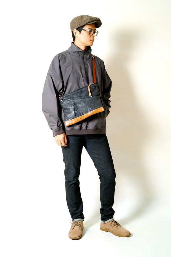 ライダー-手作りの革革の衣類の変形ジッパーハンドル/傾斜したサイドバック/タブレットバッグ 2枚目の画像
