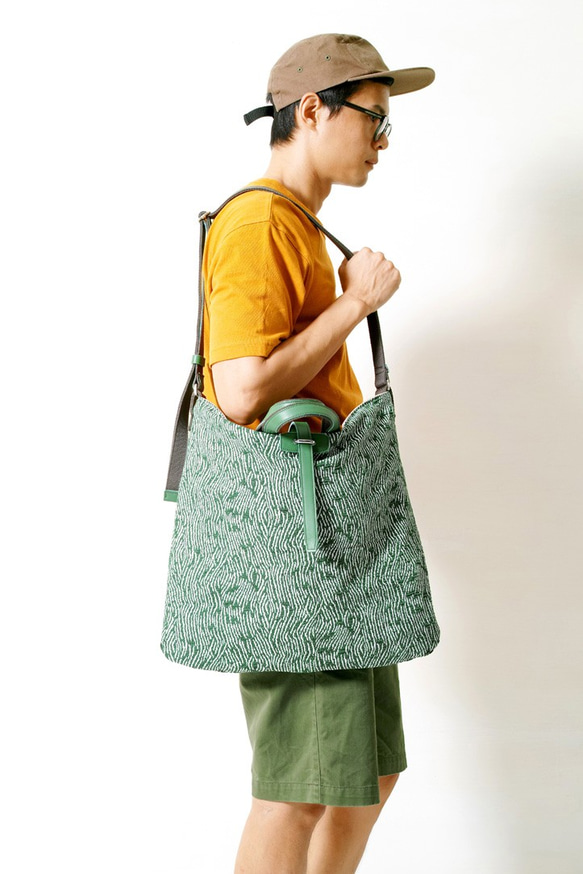 【8折】UNIQUE-手做皮革綠色提織花紋布手提/斜側揹/筆電包 第1張的照片