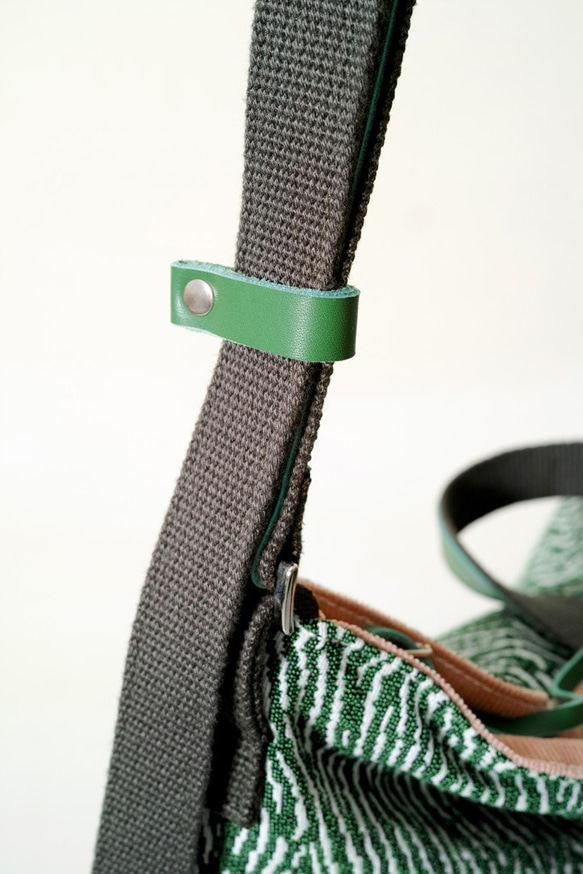 【8折】UNIQUE-手做皮革綠色提織花紋布手提/斜側揹/筆電包 第8張的照片