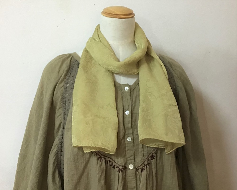 草木・ハーブ染めシルクストール・バラ・芥子色