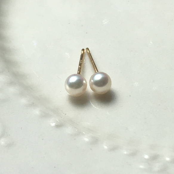 K18 小さなあこや真珠のピアス 4.5mm 刻印あり 2枚目の画像