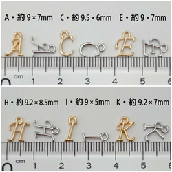 イニシャル チャーム 12個 ゴールドカラー  送料込 2枚目の画像